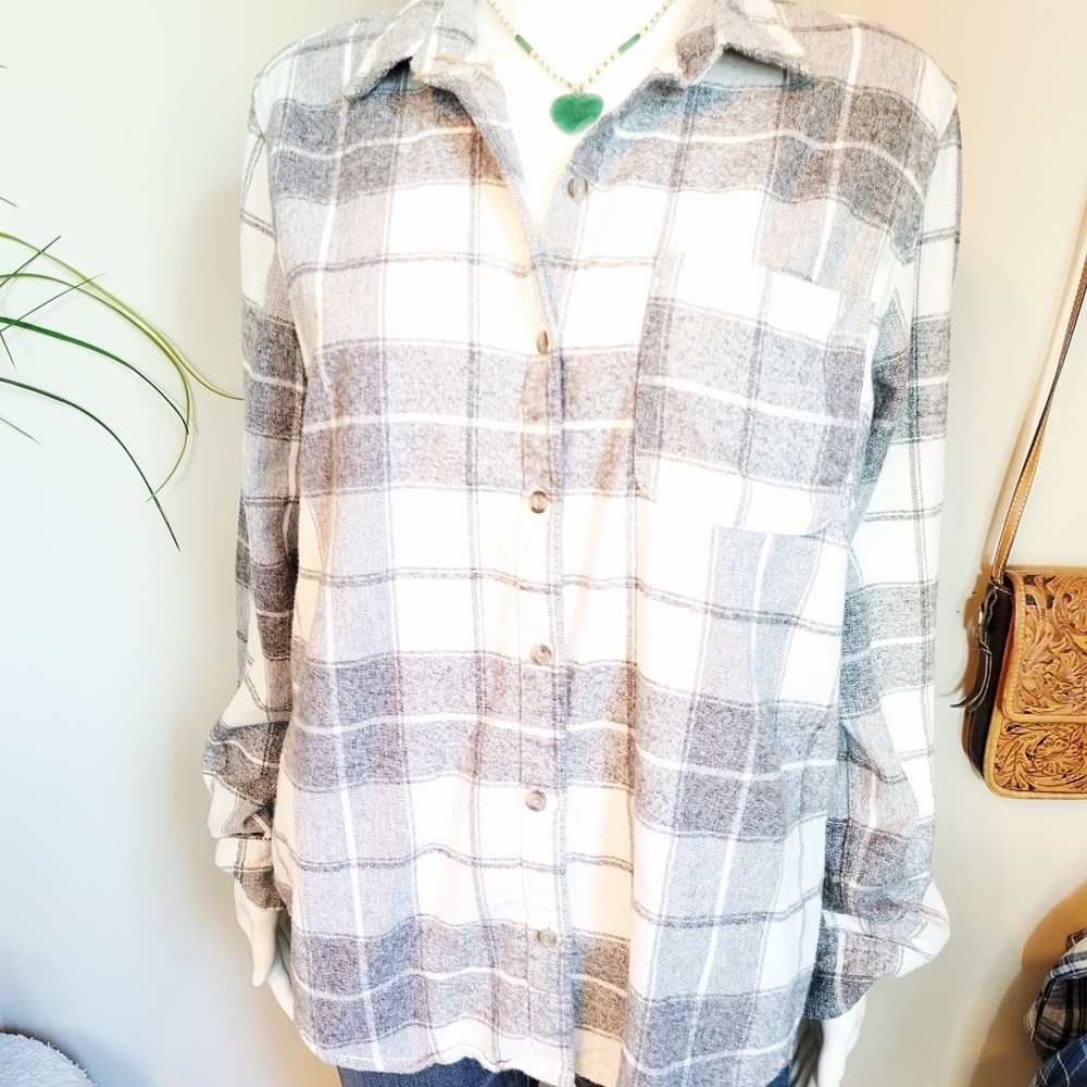 Upcycled Vintage Fleetwood Mac Flannel Shirt - Picture 4 of 7